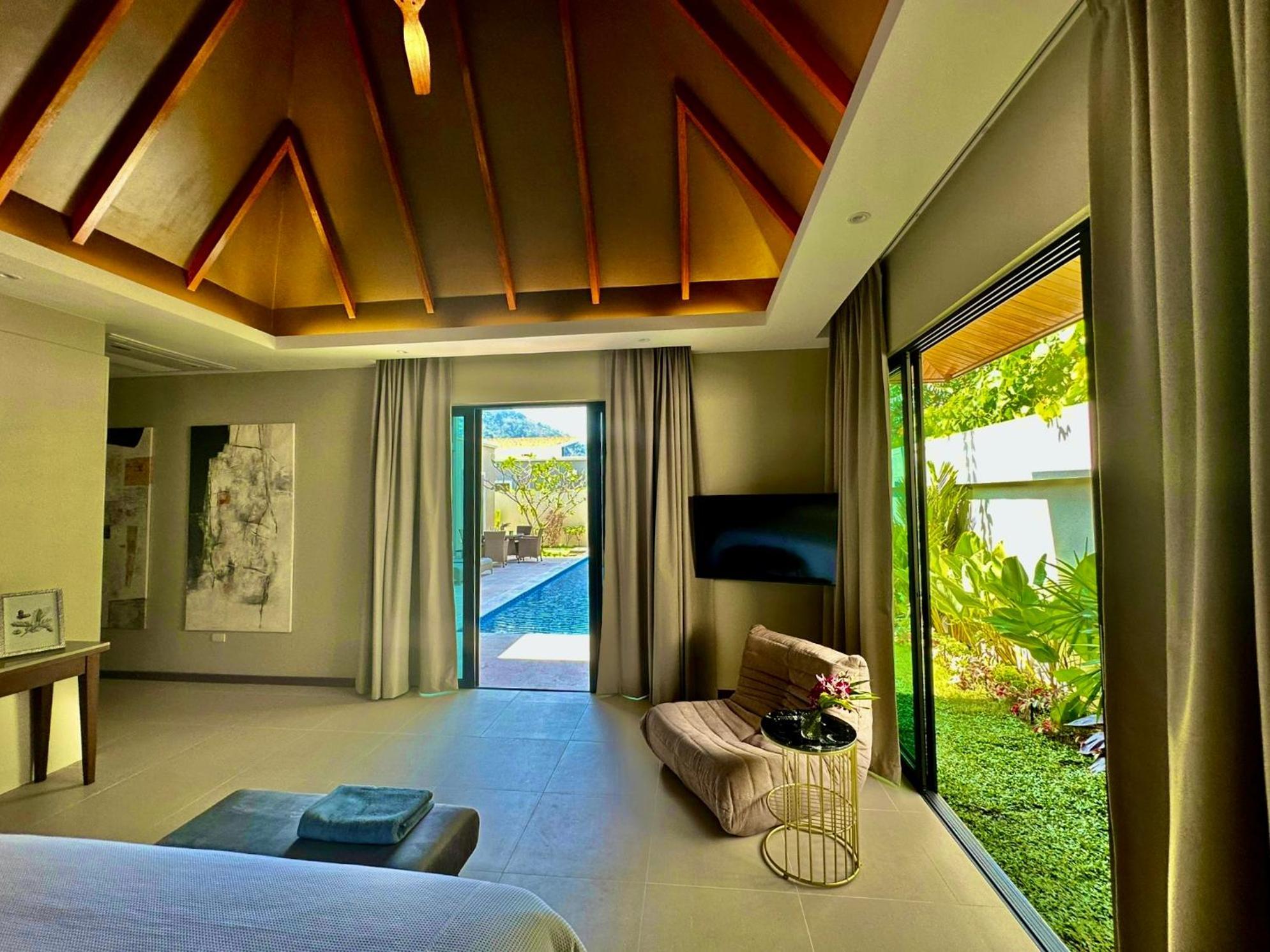 Aura 4 Bd In Bang Tao Villa *